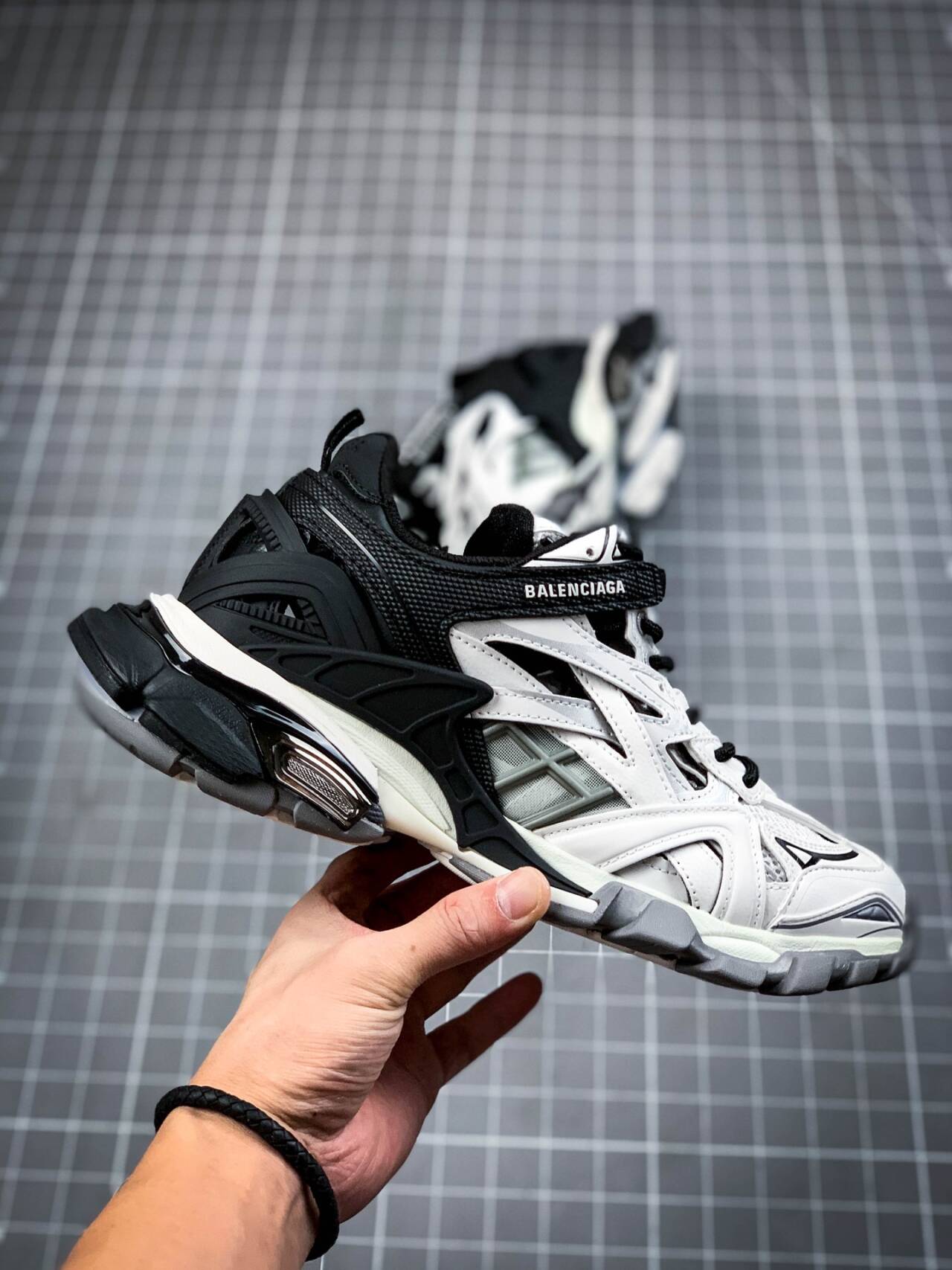 Balenciaga Track 2.0 568614W2GN31090