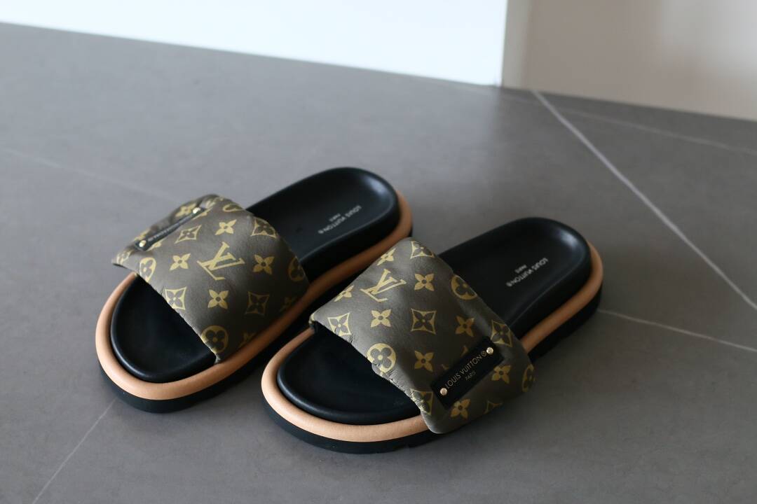 Louis Vuitton Pillow 1A98GT