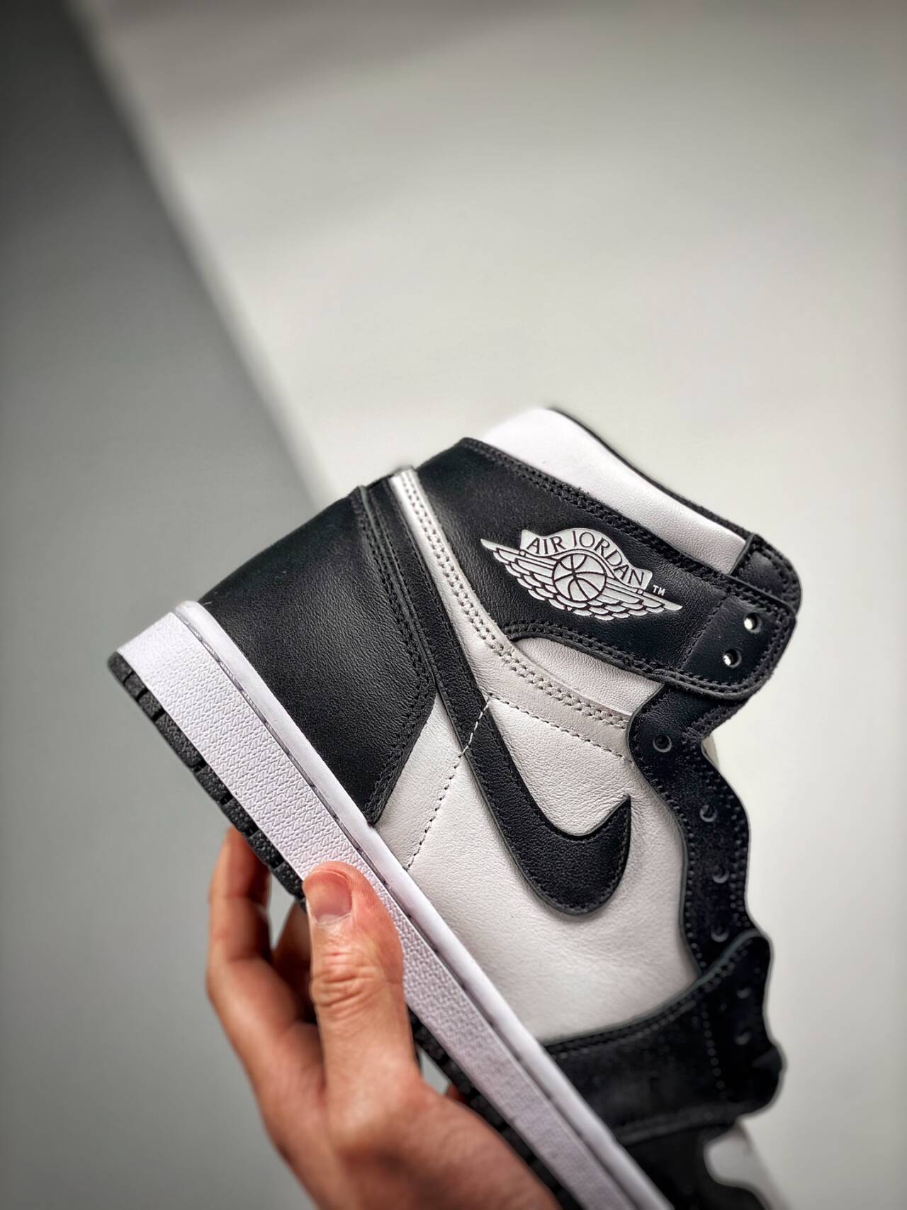 Air Jordan 1 Retro High OG ‘Black White' 555088-010