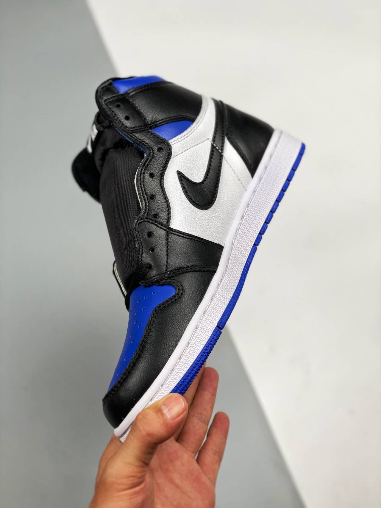 Air Jordan 1 Retro High OG “Royal Toe” 555088-041