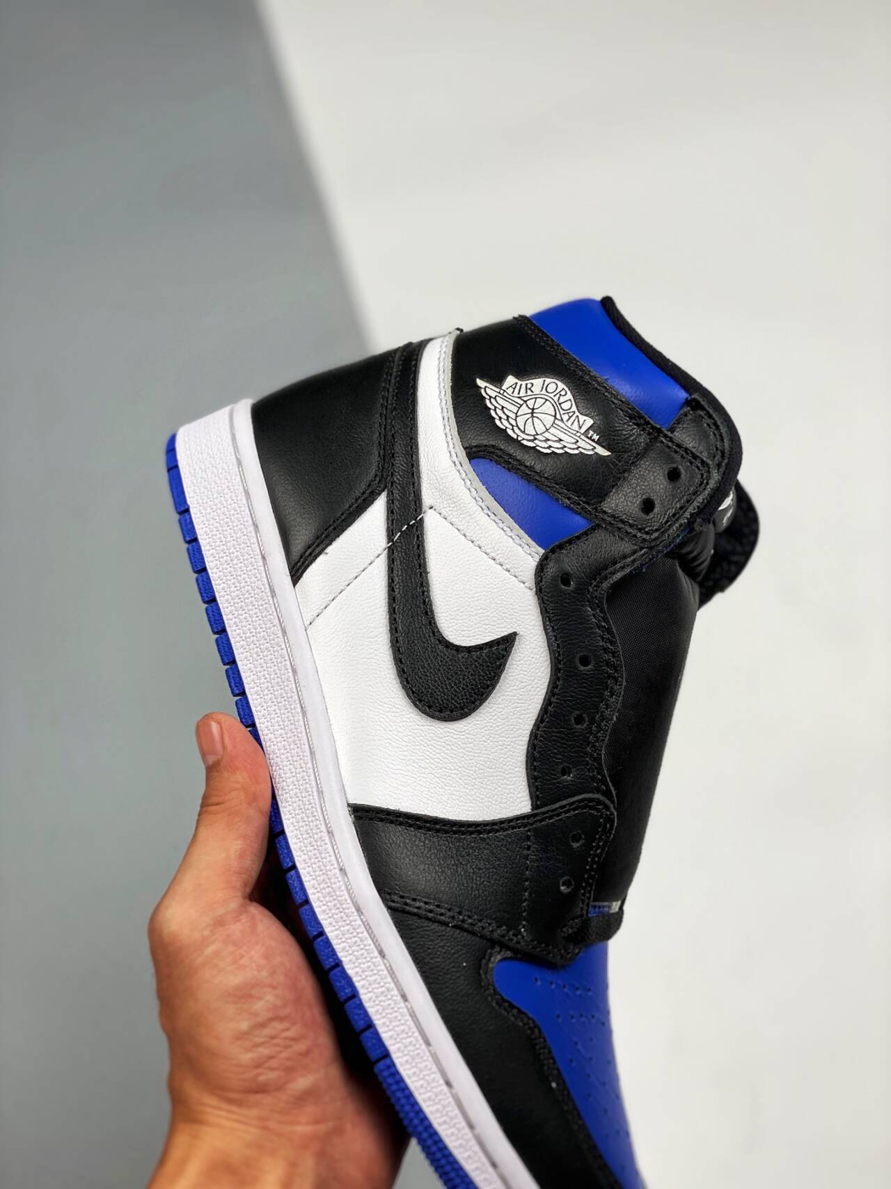 Air Jordan 1 Retro High OG “Royal Toe” 555088-041