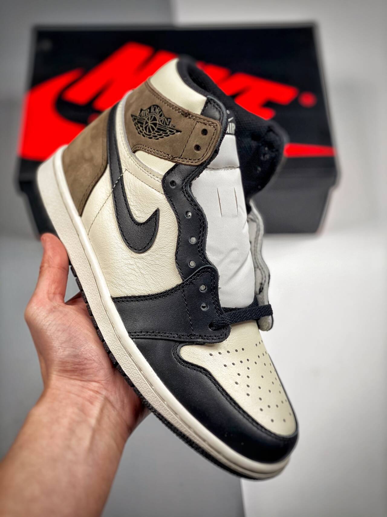 Air Jordan 1 Retro High Og " Dark Mocha " 555088-105