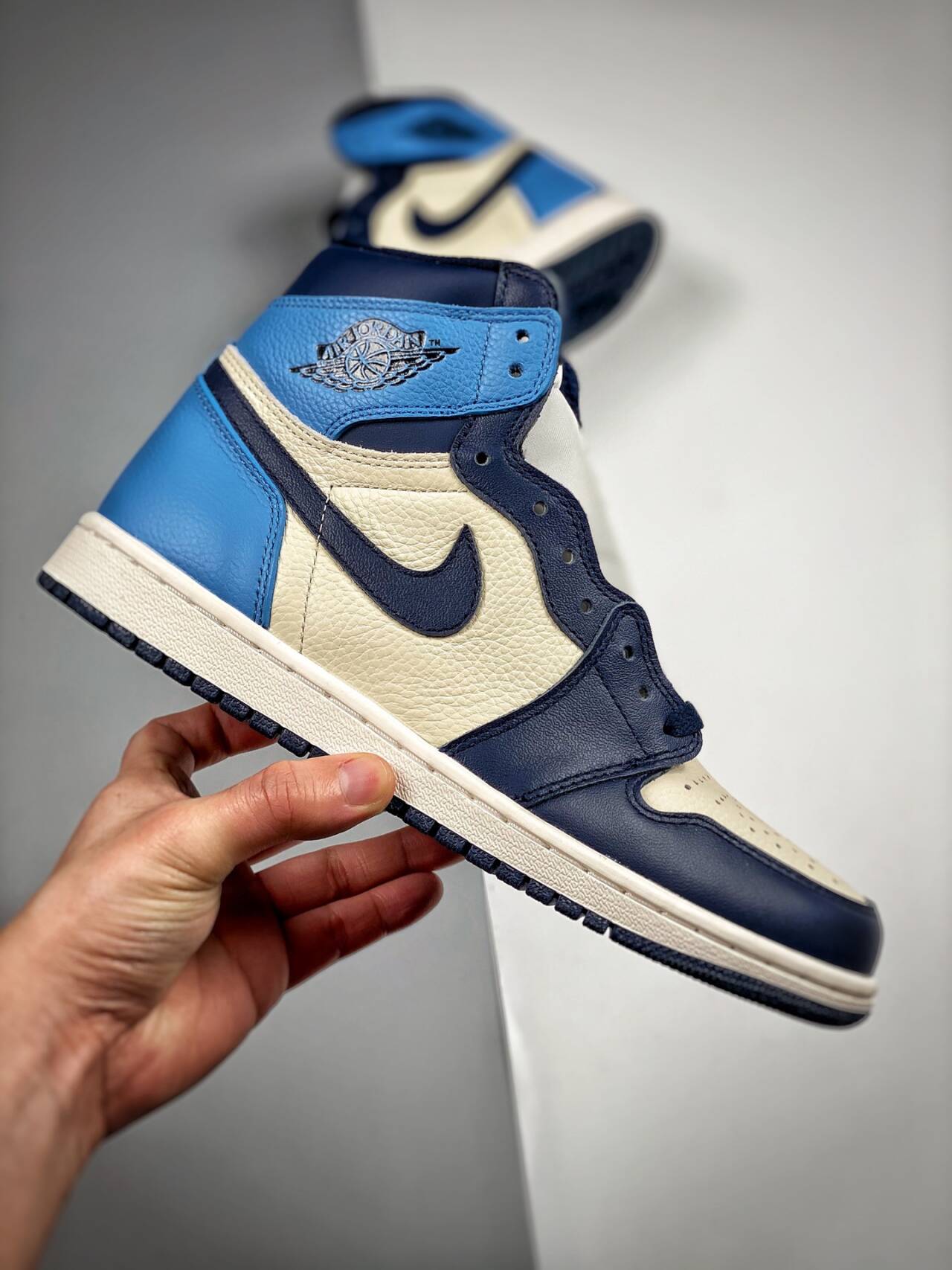 Air Jordan 1 Retro High OG “SAIL/Obsidian/University Blue” 555088-140