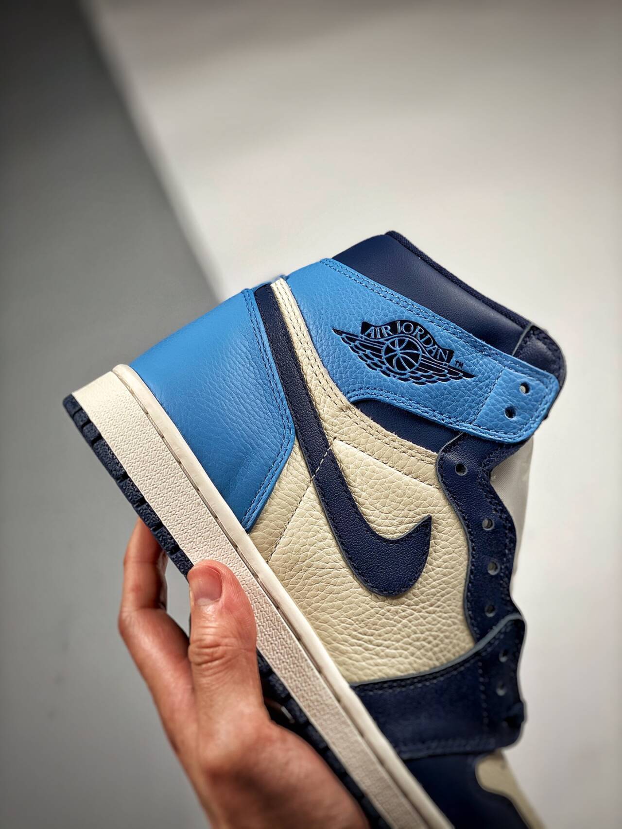 Air Jordan 1 Retro High OG “SAIL/Obsidian/University Blue” 555088-140