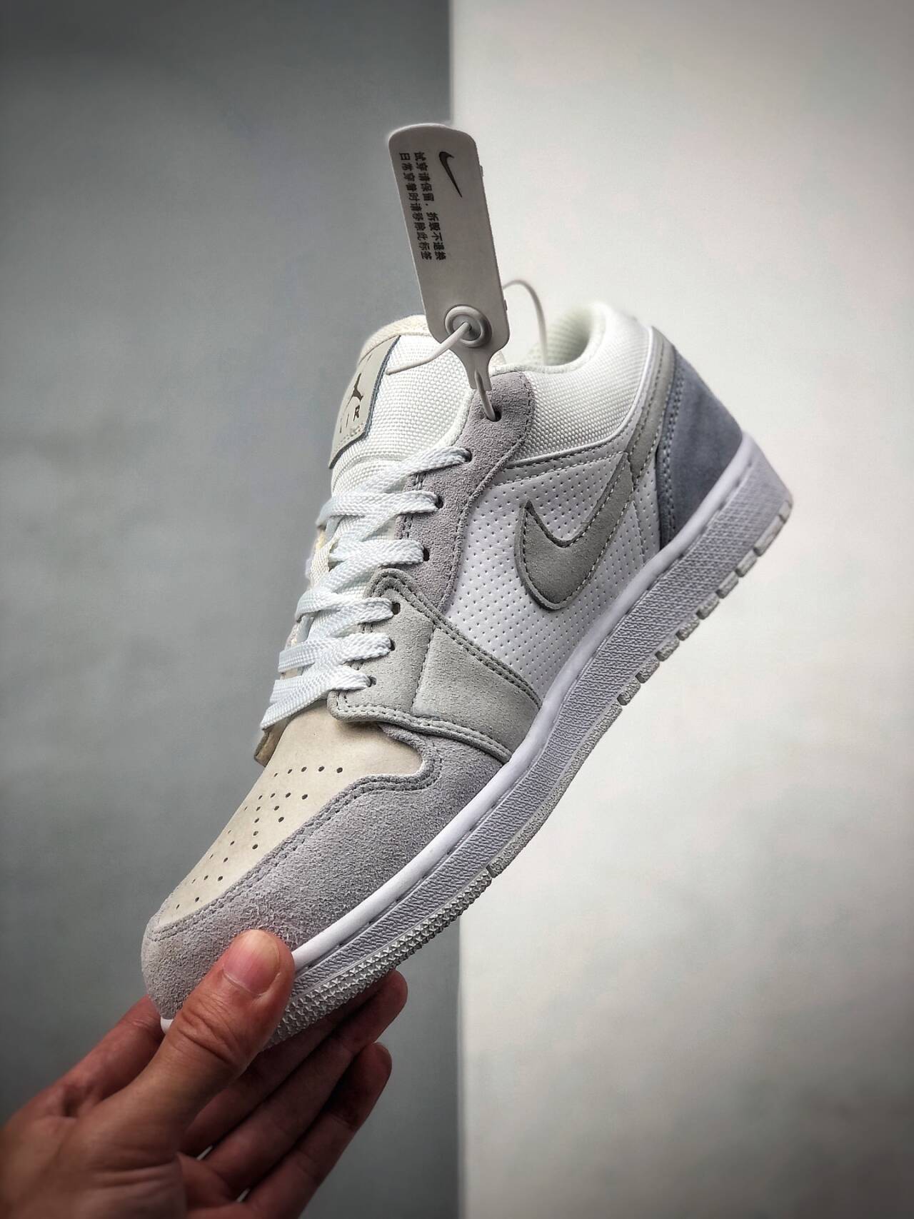 Air Jordan 1 Low Paris CV3043-100