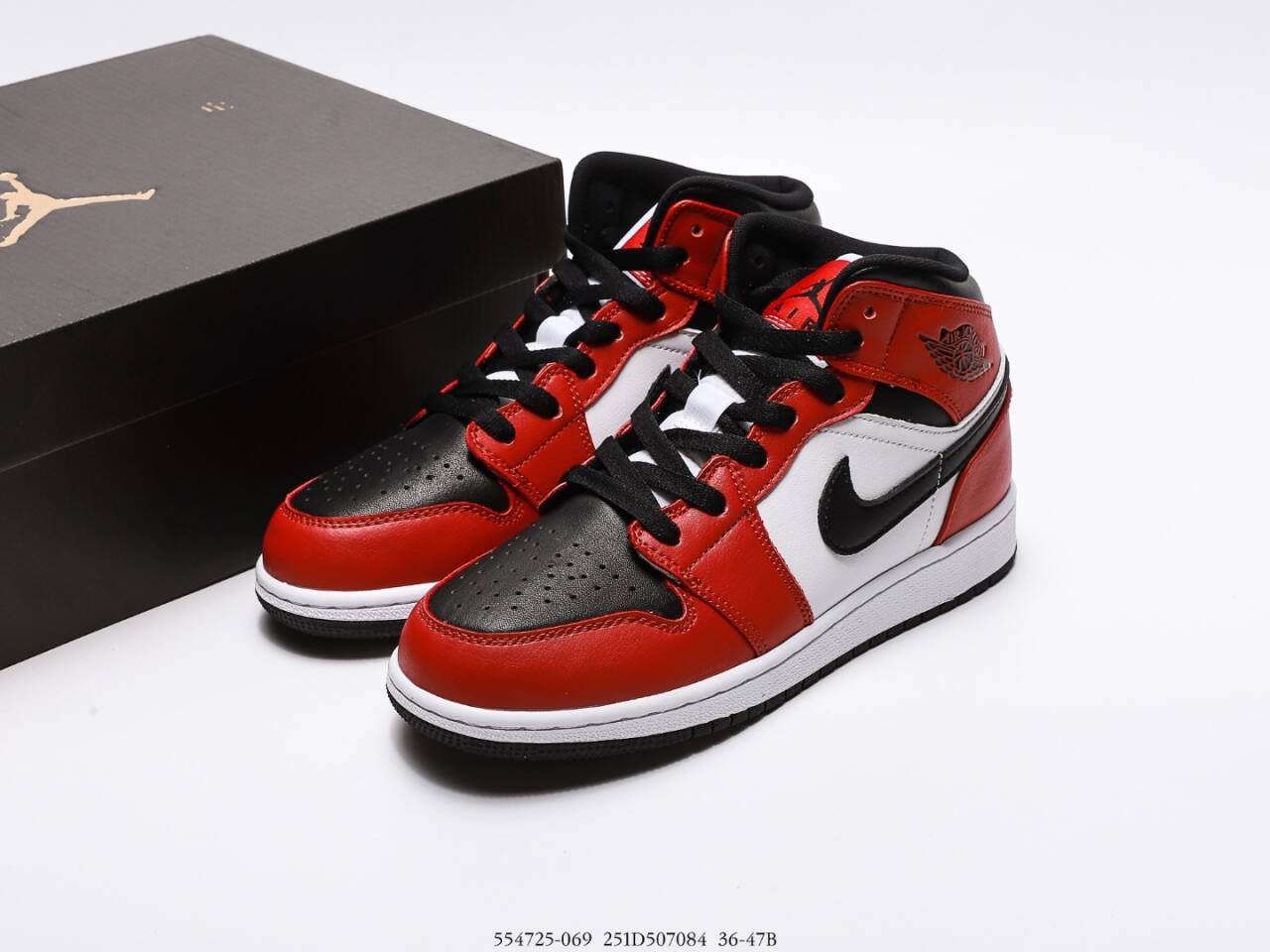 Air Jordan 1 Mid Gym Red “Chicago Black Toe” 554725-069