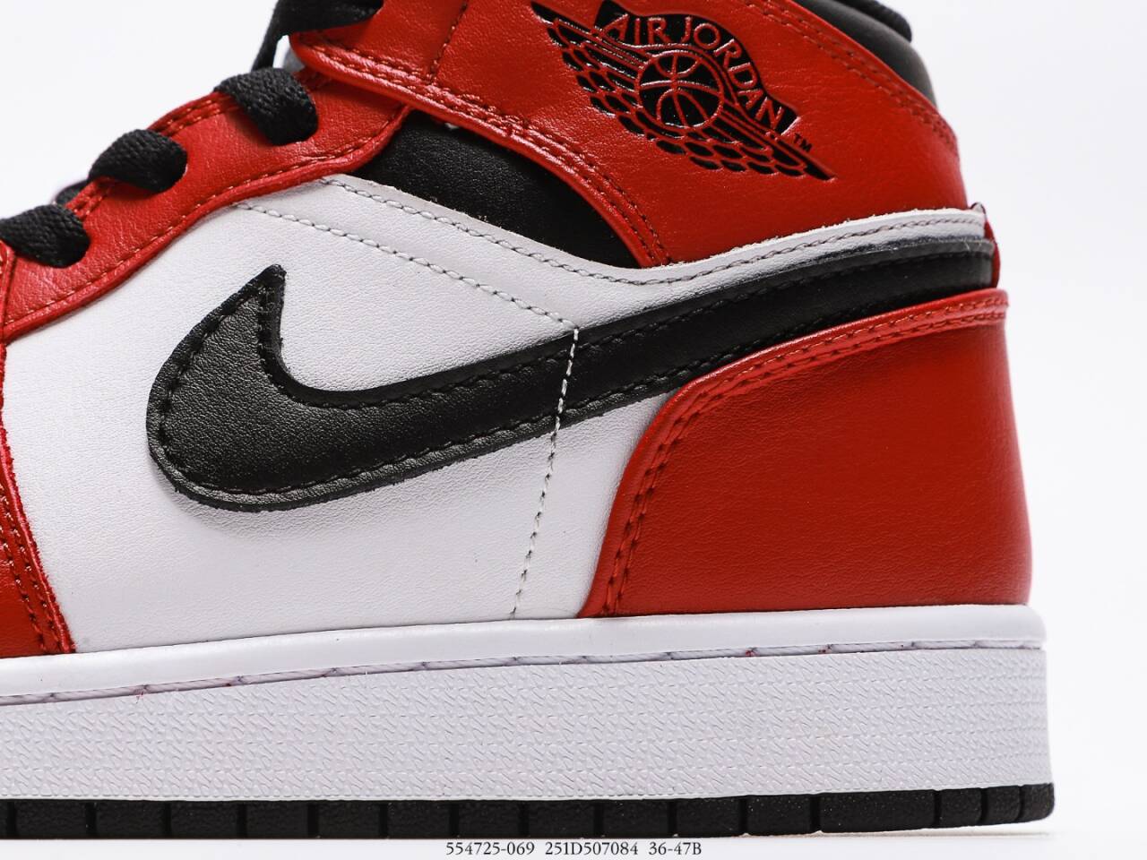 Air Jordan 1 Mid Gym Red “Chicago Black Toe” 554725-069