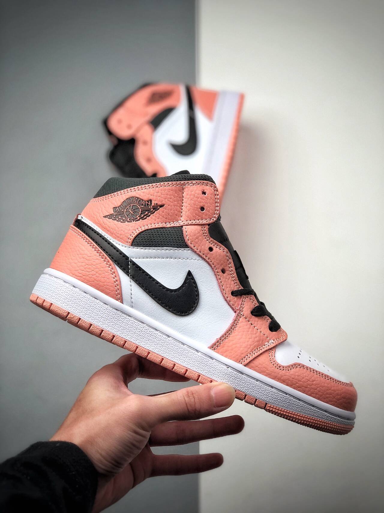 Air Jordan 1 Mid Pink Quartz 555112-603