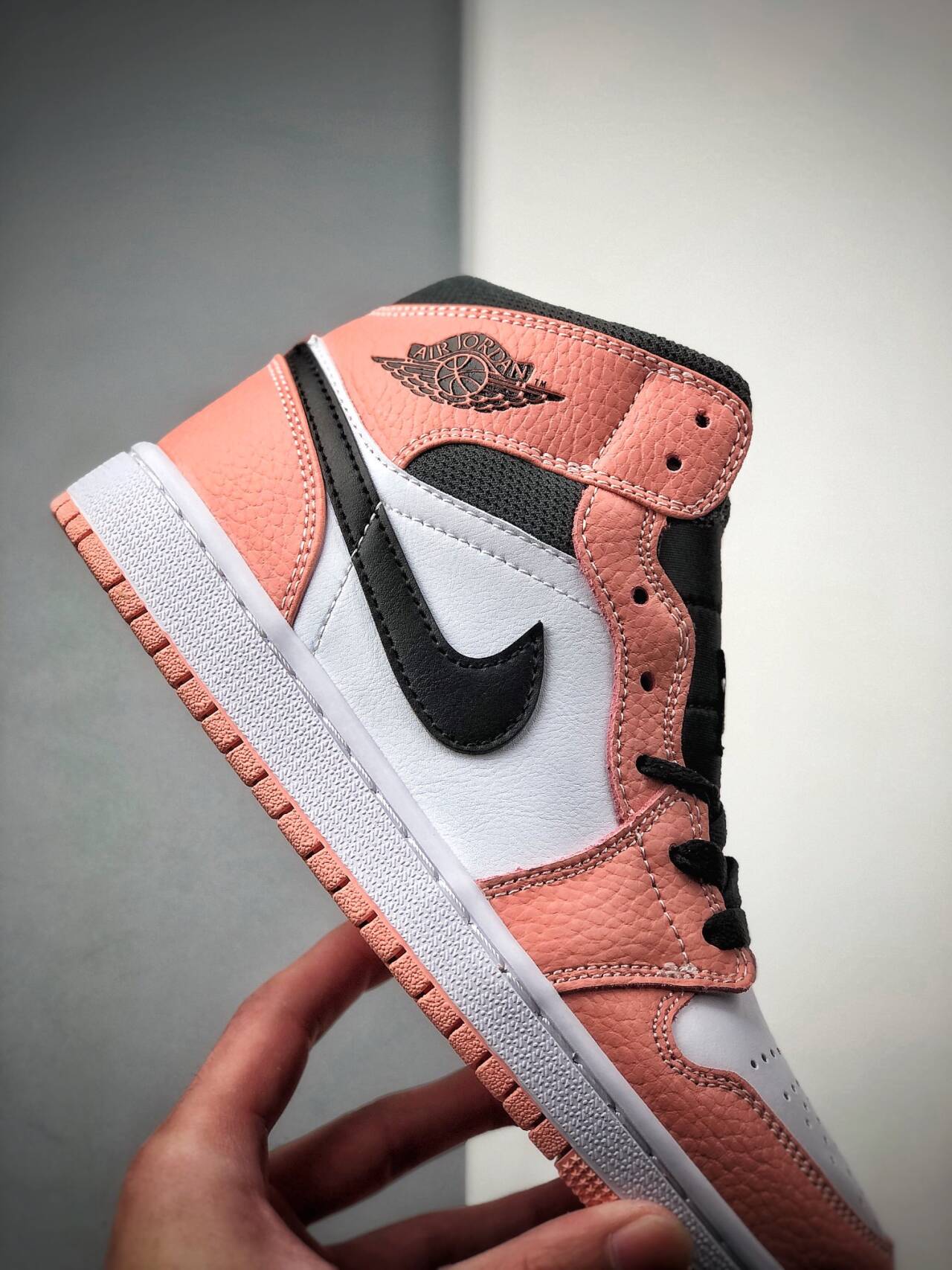 Air Jordan 1 Mid Pink Quartz 555112-603