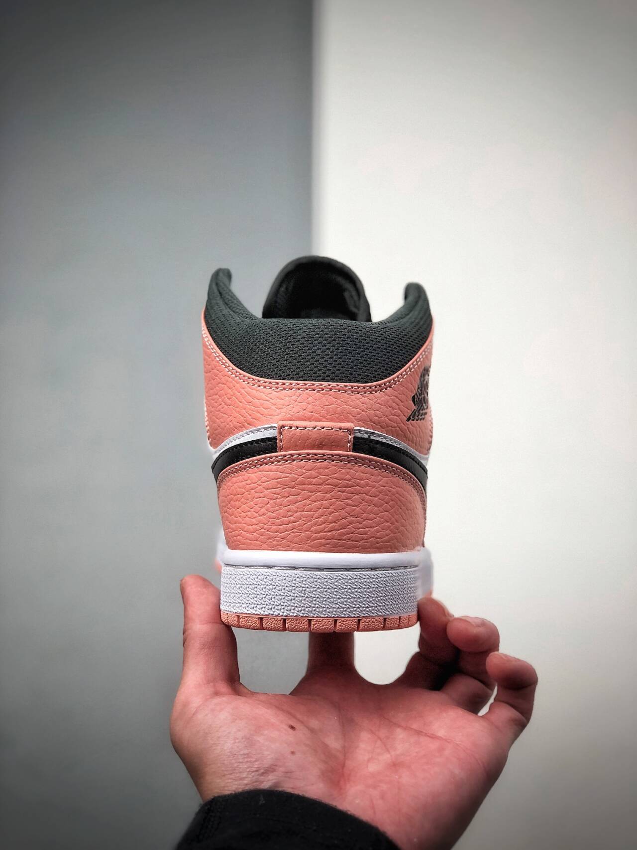 Air Jordan 1 Mid Pink Quartz 555112-603