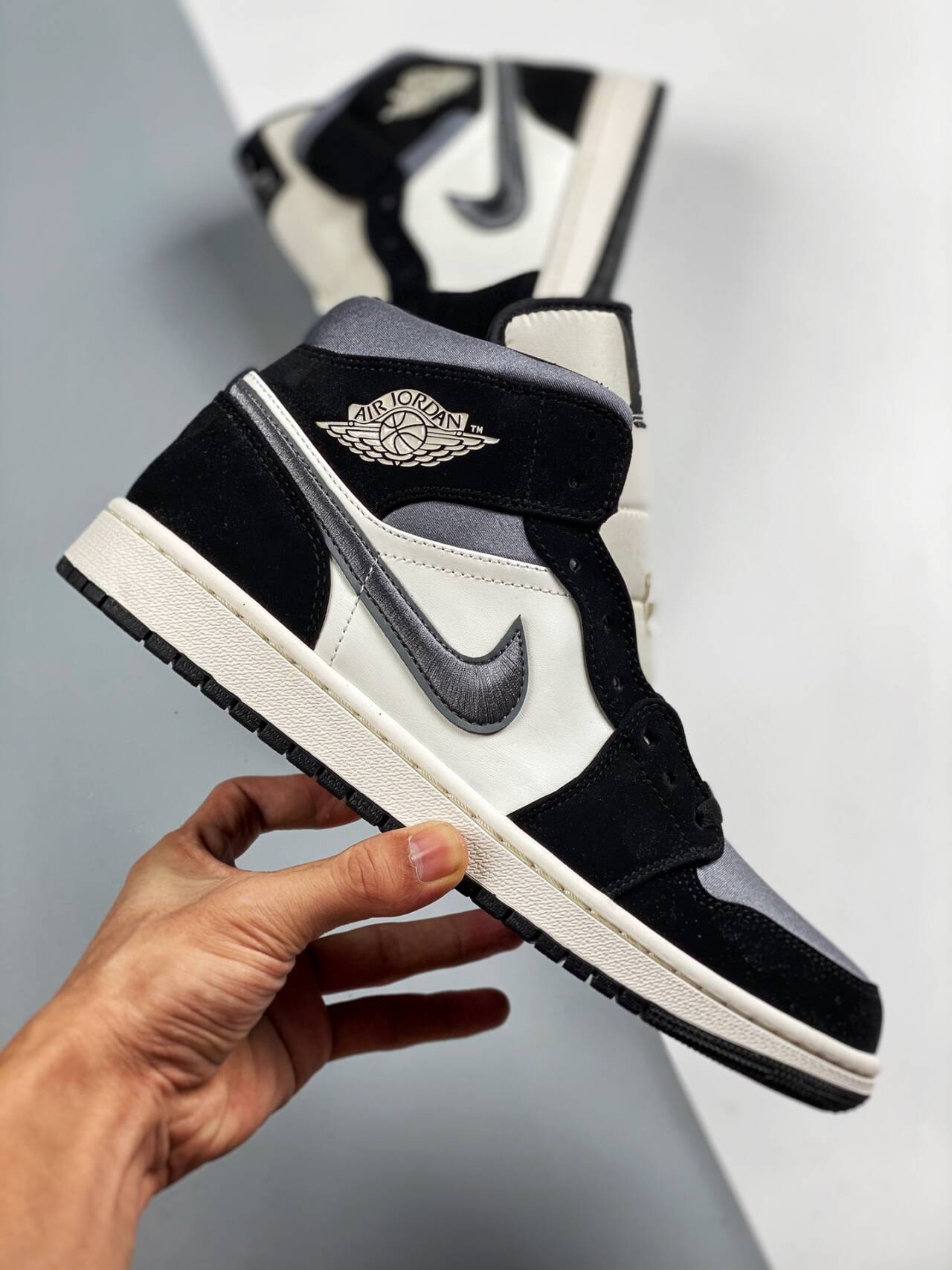 Air Jordan 1 Mid SE “Satin Grey” 852542-011