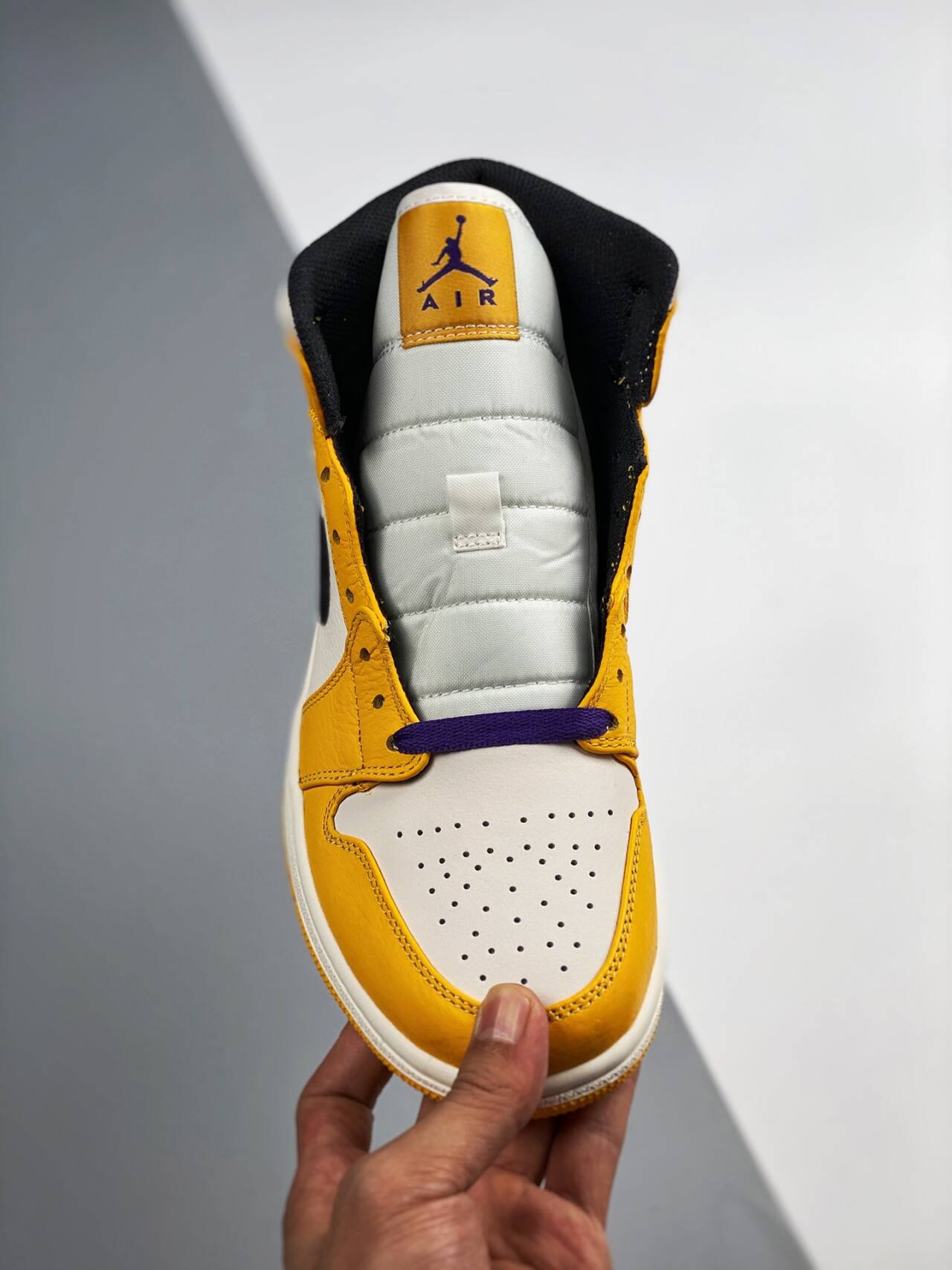 Air Jordan 1 Mid SE “Lakers” 852542-700