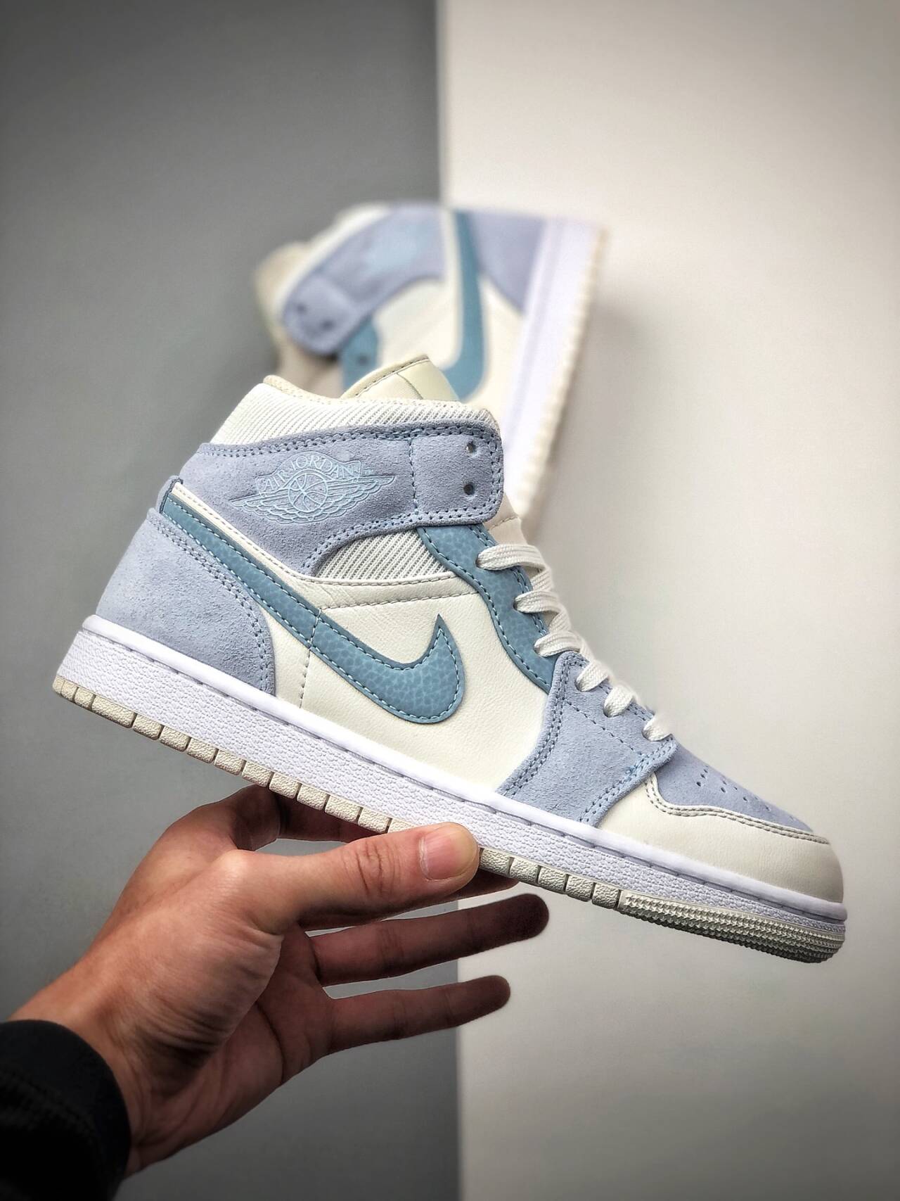 Air Jordan 1 Mid SE ‘Sail Light Blue’ DA4666-100