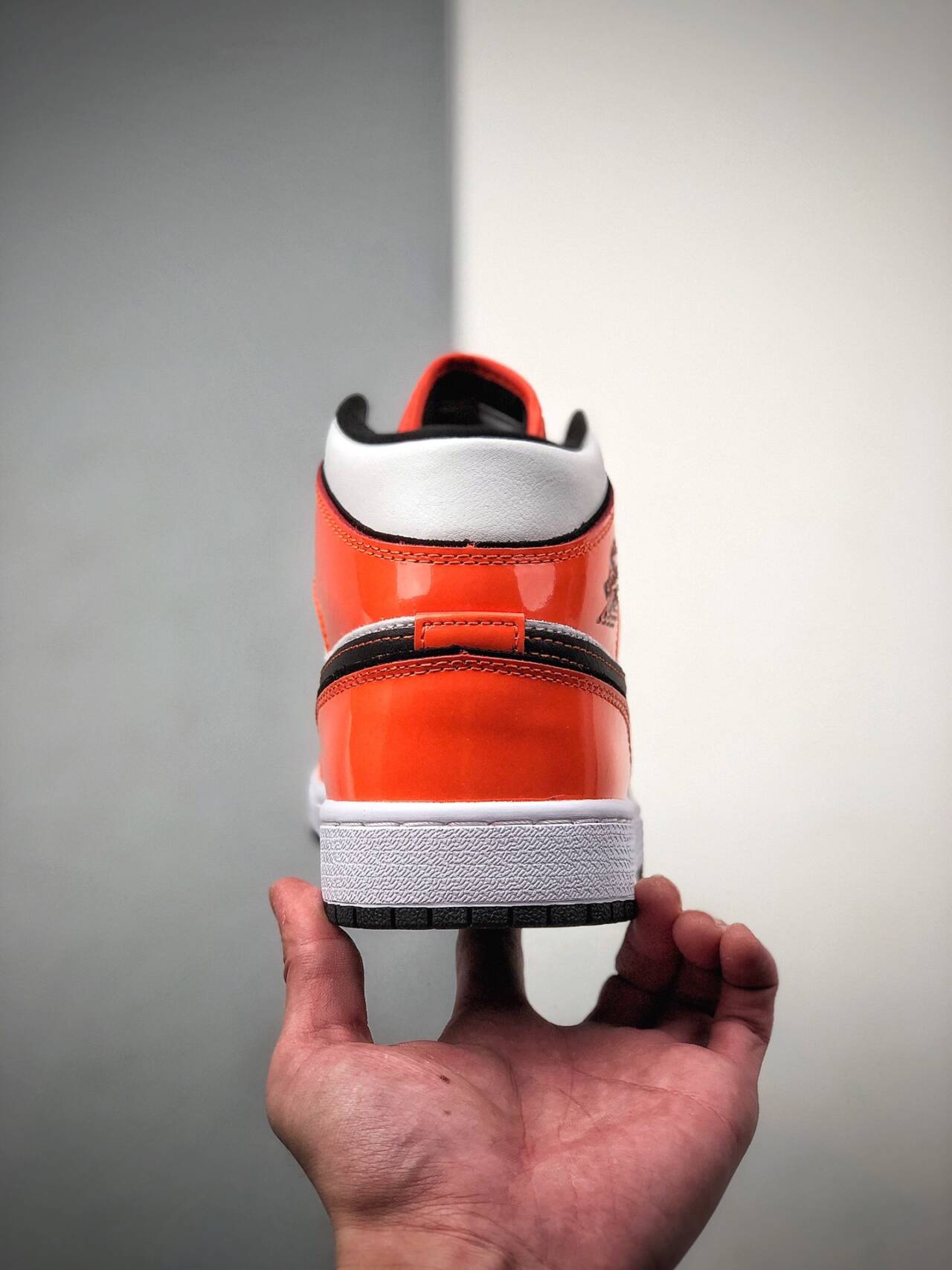 Air Jordan 1 Mid SE “Turf Orange” DD6834-802