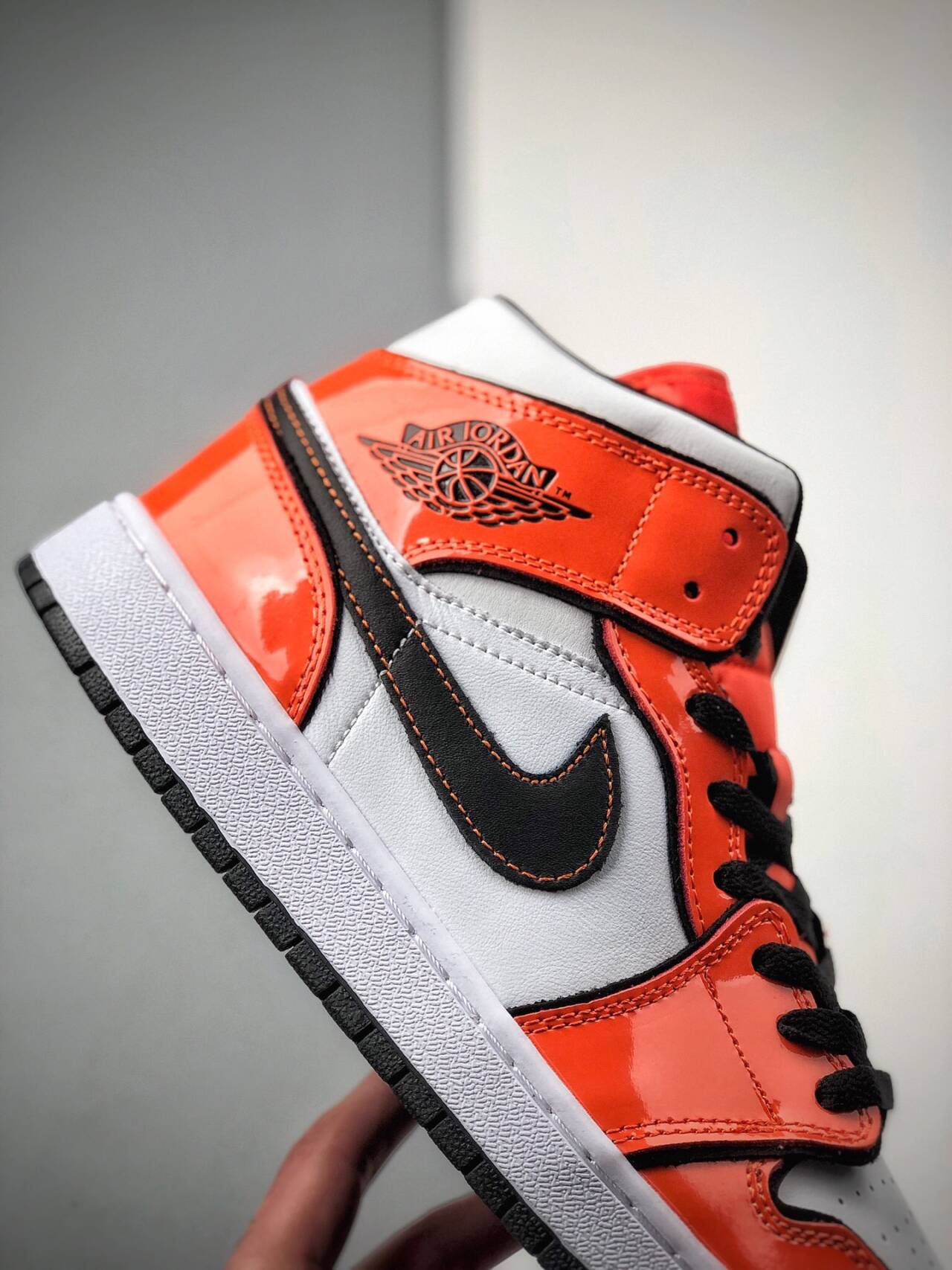 Air Jordan 1 Mid SE “Turf Orange” DD6834-802